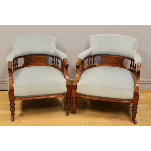 447 - A late 19th/early 20th century carved beech framed bow back three piece bedroom/parlour suite, compr... 