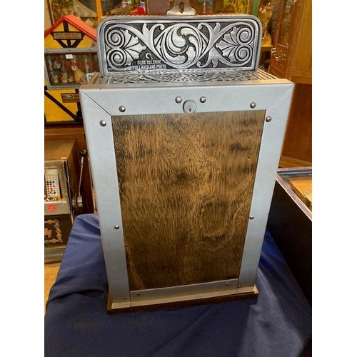 513 - Caille Victory Centre Pull mint vendor slot machine, one arm bandit, c.1923. Restored and working on... 