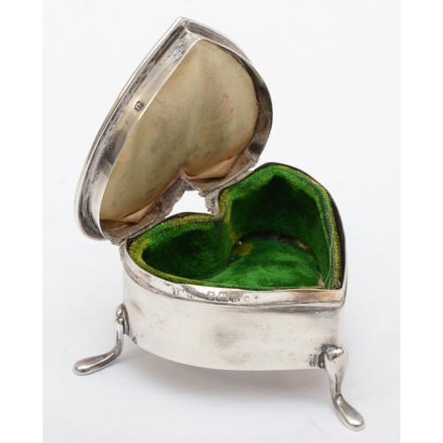 6 - A silver heart shape trinket box, Birmingham 1912, raised on three pad feet, 5.5 x 6 x 3.5cm