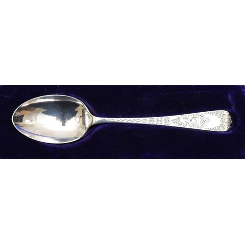 59 - A silver set of hot nail coffee spoons and tongs, Sheffield 1928, cas, a silver christening spoon, S... 