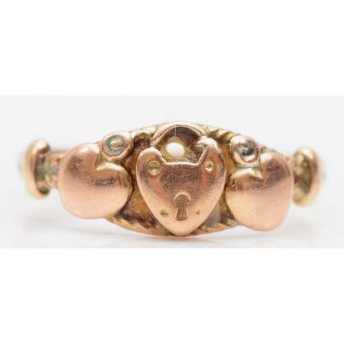 395 - A Victorian 9ct rose gold sentimental ring, with central padlock flanked by hearts, stamped 9ct, N, ... 