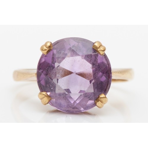 400 - A 9ct gold and amethyst dress ring, 2mm diameter, P, 3.4gm