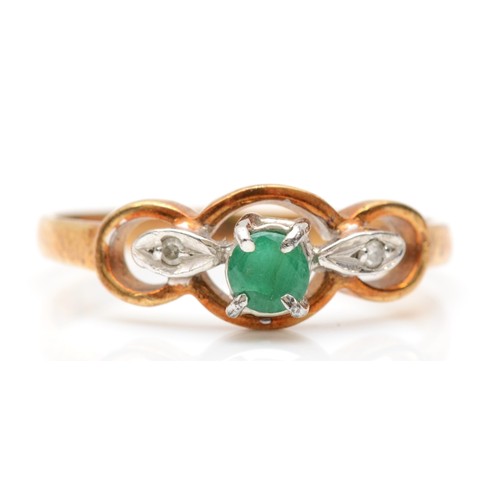 456 - A vintage 9ct gold emerald and diamond three stone ring, L, 1.4gm