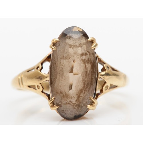 460 - A vintage 9ct gold and smokey quartz dress ring, L, 2.1gm