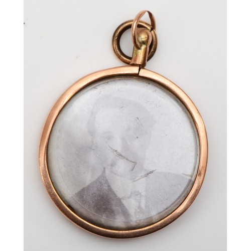 462 - An Edwardian 9ct rose gold photograph pendant, Chester 1905, diameter 25mm, 5.3gm