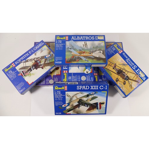 66 - Revell, eight plastic 1:72 kits of aviation models, 4174, 04323, 04111, 04328, two 04177, 04125 and ... 