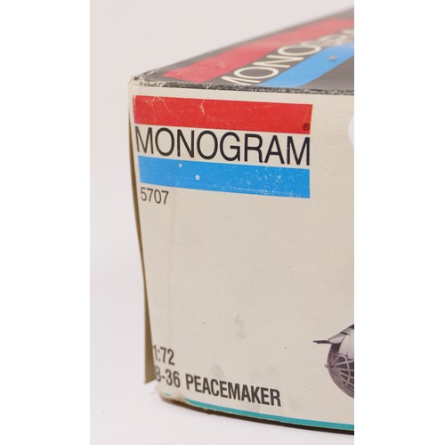 69 - Monogram, a vintage 1:72 plastic B-36 Peacemaker kit model, 5707.