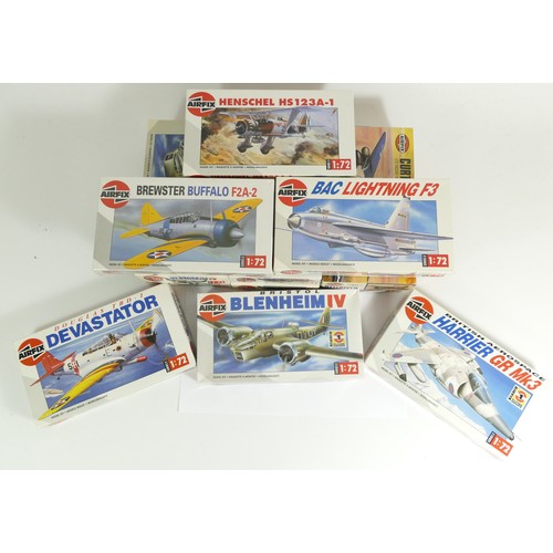 76 - Airfix, twelve plastic 1:72 kits of aviation models, 02039, 02031-0, 02080, 02072, two 02099, 02051,... 