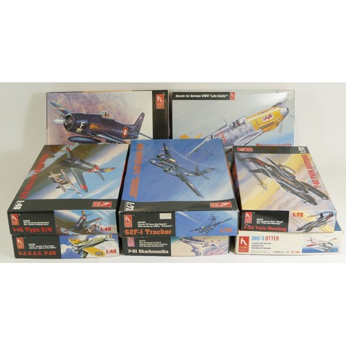 82 - Hobby craft, five plastic 1:48 kits of aviation models, HC1535, HC1558, HC1516, HC1570, HC1441, toge... 