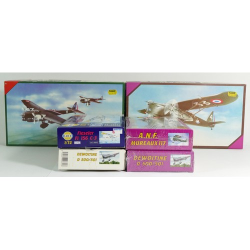 84 - Smér, six vintage plastic 1:72 kits of aviation models, 0850, two 0830, 0893, 166 and 167.