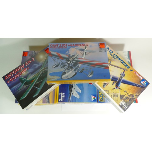 87 - Italeri, eight vintage plastic 1:72 kits of aviation models, 122, 156, 121, 117, 038, 032, 009, 112,... 