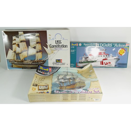 92 - Revell, three vintage plastic kits of maritime models, a 1:72 Arkona DGzRS, 05226, USS Constitution,... 