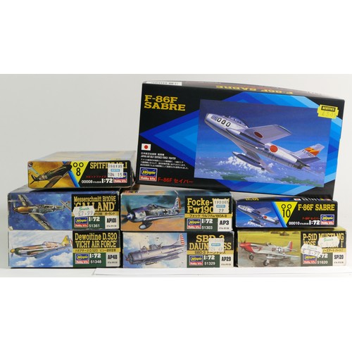 95 - Hasegawa, eight vintage plastic 1:72 kits of aviation models, AP101 51361, AP48 51348, AP3 51303, AP... 