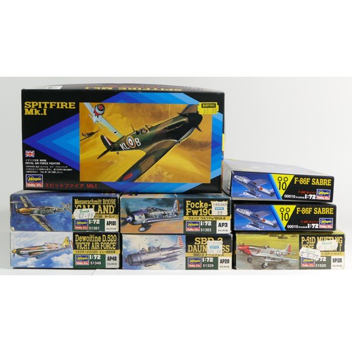 95 - Hasegawa, eight vintage plastic 1:72 kits of aviation models, AP101 51361, AP48 51348, AP3 51303, AP... 