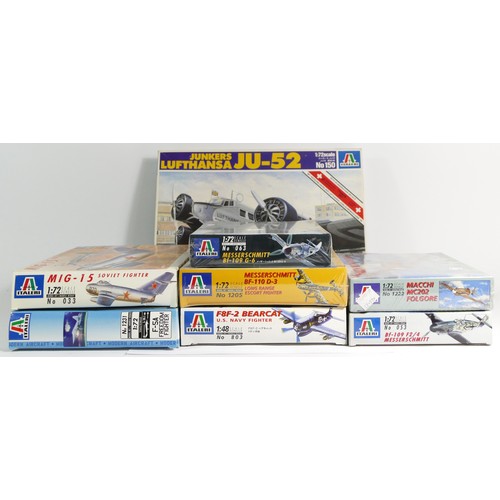 105 - Italeri, seven plastic 1:72 kits of aviation models, 1222, 053,  063, 1231, 033, 1205, 150, and a 1:... 