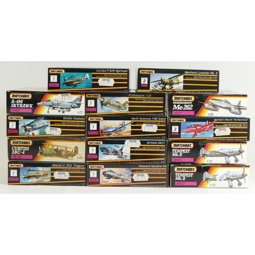 121 - Matchbox, fourteen plastic 1:72 kits of aviation models, 40027, two 40023, 40007, 40019, 40063, 4002... 