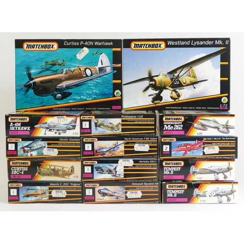 121 - Matchbox, fourteen plastic 1:72 kits of aviation models, 40027, two 40023, 40007, 40019, 40063, 4002... 