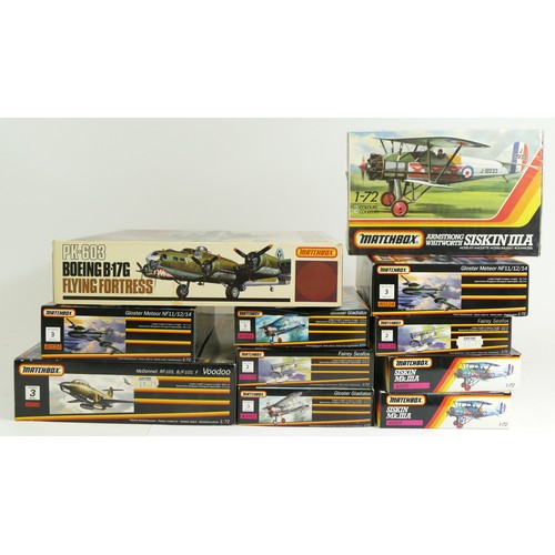 125 - Matchbox, a vintage plastic 1:72 kit of a Boeing B-17G model, PK-603, together with ten 1:72 kits of... 