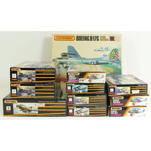 125 - Matchbox, a vintage plastic 1:72 kit of a Boeing B-17G model, PK-603, together with ten 1:72 kits of... 