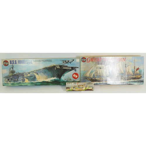 126 - Airfix, a vintage plastic 1:600 kit of H.M.S. Campbeltown model, series 1, pattern No. F4s, together... 