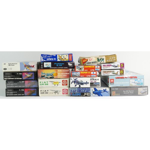 154 - A group of model kits to include two ESCI 1:72 model planes, 9021, 9017, Starfix and other brands.