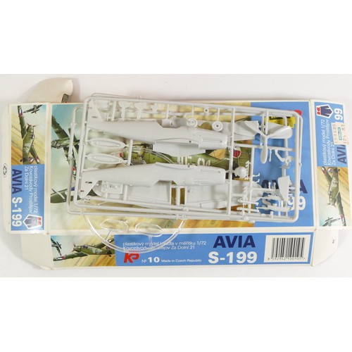 156 - A group of model kits to include a ESCI 1:48 F86E Sabre, 4039, and other branded examples.