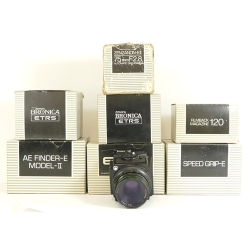 423 - Assorted Zenza Bronica boxed camera equipment to include Speed Grip E, AE Finder model II, two Filmb... 