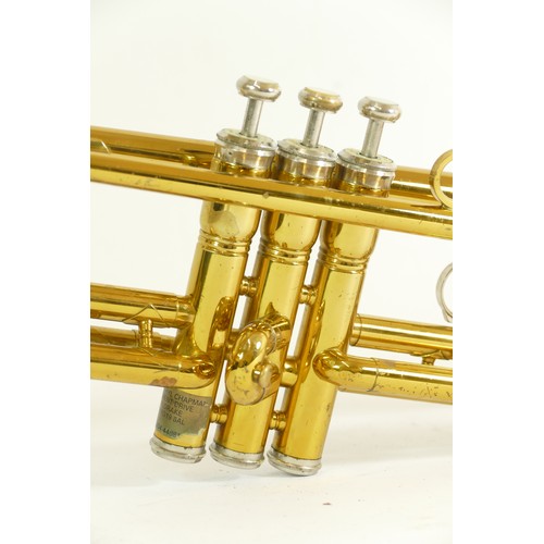 453 - A contemporary American King 600 brass three button trumpet, with Denis Wick mouthpiece, impressed n... 