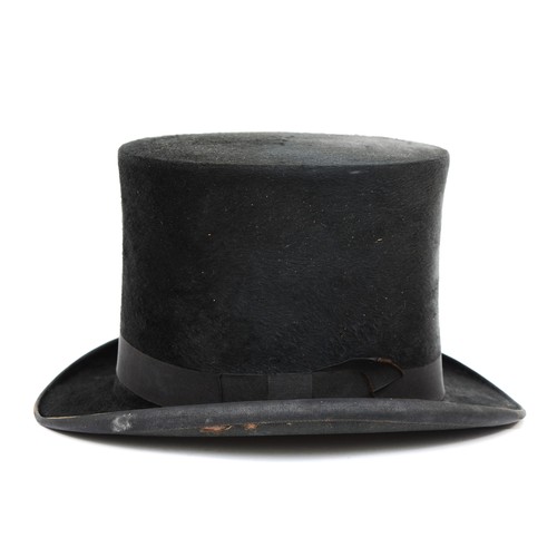 479 - A 20th century black silk gentleman's top hat in brown leather hat box, 58cm internal circumference.