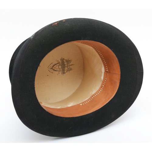 479 - A 20th century black silk gentleman's top hat in brown leather hat box, 58cm internal circumference.