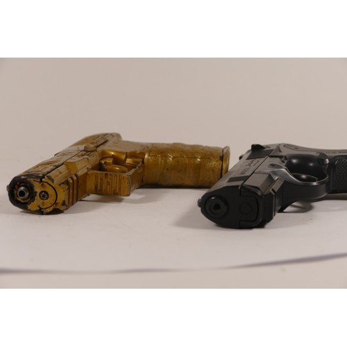 513 - A Umarex Walther P.P.Q  .177 CO2 air pistol, serial number 122C77635, together with a Umarex Beretta... 