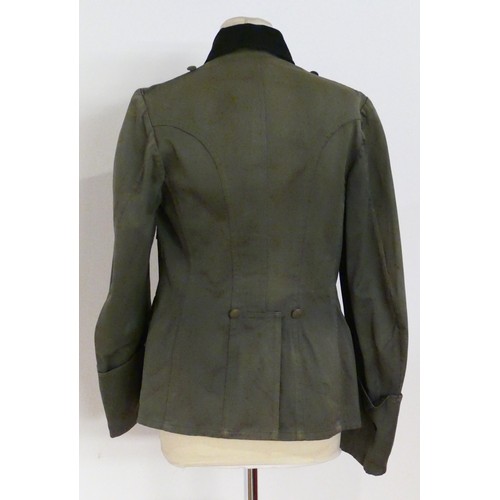 561 - A German WWII era officers tunic, no markings, possibly a  private purchase, 40cm across the shoulde... 