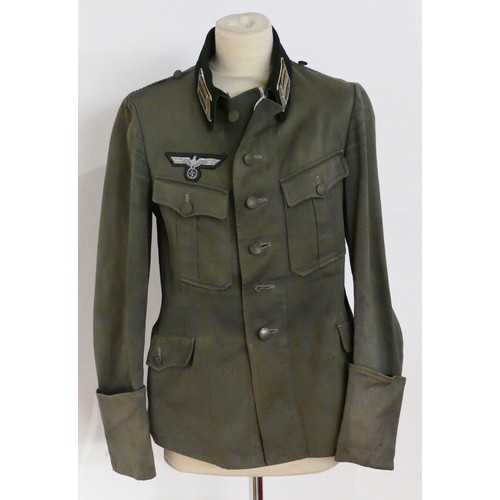 561 - A German WWII era officers tunic, no markings, possibly a  private purchase, 40cm across the shoulde... 