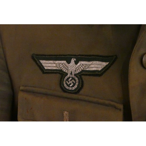 561 - A German WWII era officers tunic, no markings, possibly a  private purchase, 40cm across the shoulde... 