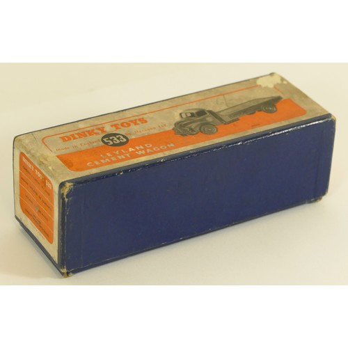 186 - Dinky Toys, a die-cast No.533 Leyland cement wagon 'Ferrocrete', boxed.