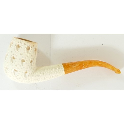 355 - A contemporary carved Meerschaum pipe, cased