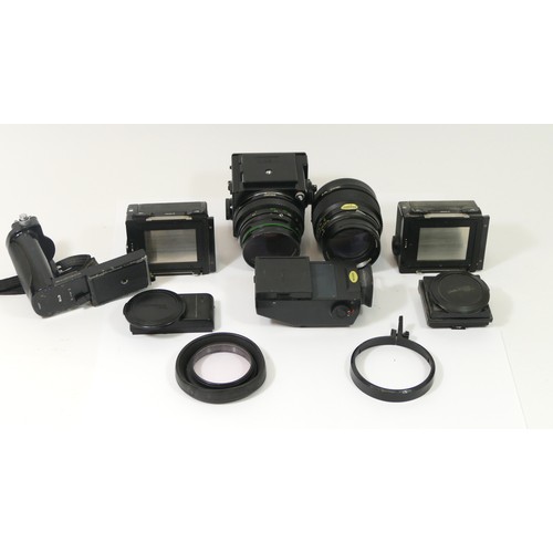 423 - Assorted Zenza Bronica boxed camera equipment to include Speed Grip E, AE Finder model II, two Filmb... 