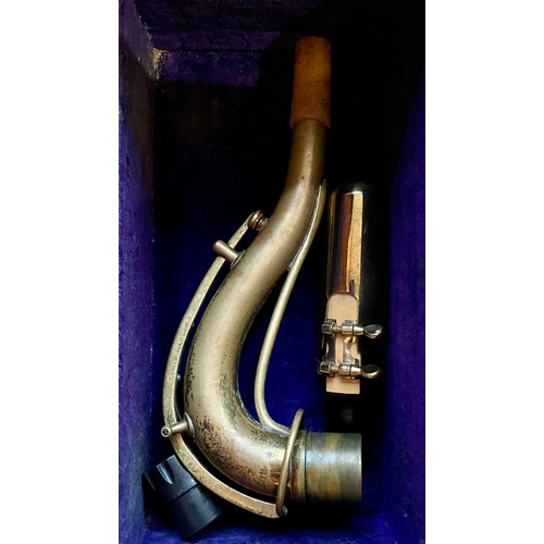 457 - A 20th century brass Eltkhart alto saxophone, with Yamaha mouthpiece, impressed EC 8.1914 111954 119... 