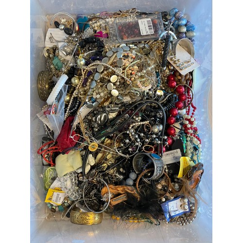 136 - Approximately 10kg of costume jewellery.