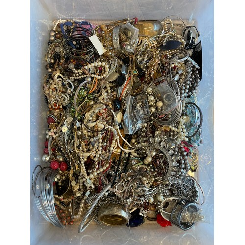 137 - Approximately 10kg of costume jewellery.