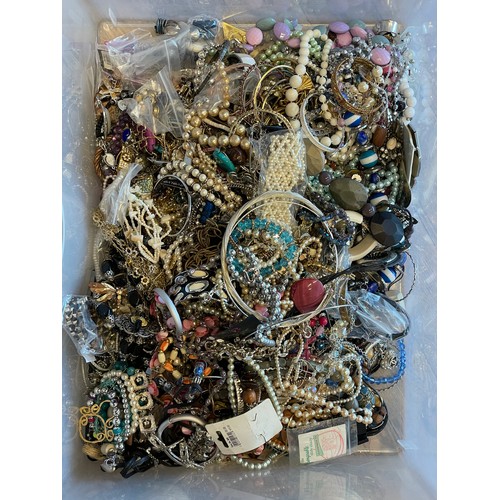 143 - Approximately 10kg of costume jewellery.