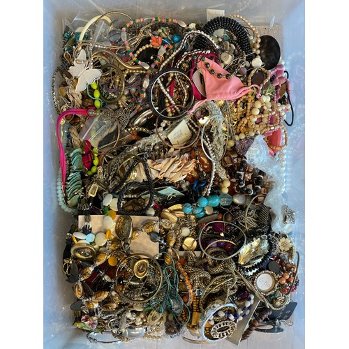 146 - Approximately 10kg of costume jewellery.