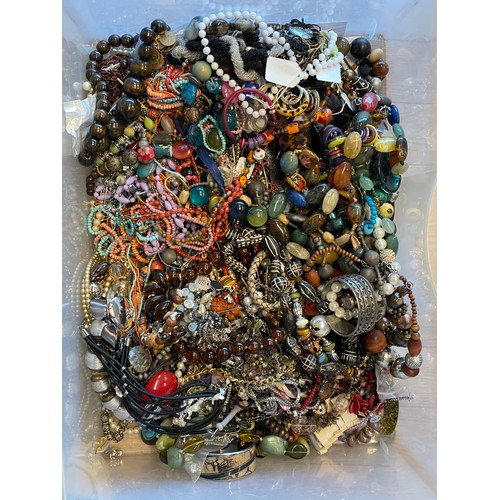 148 - Approximately 10kg of costume jewellery.