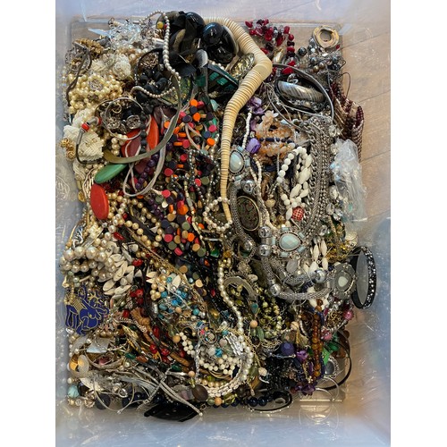 150 - Approximately 10kg of costume jewellery.