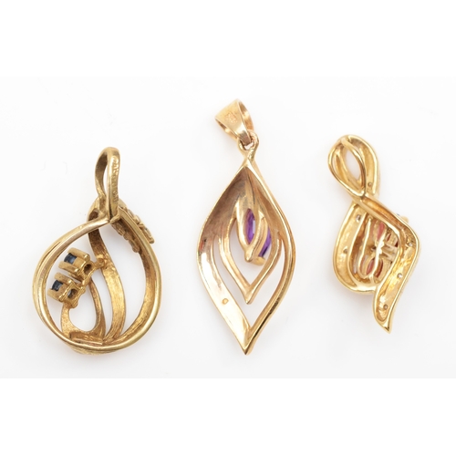 210 - A 9ct gold sapphire pendant, 20 x 13mm, together with two 375 gold amethyst and garnet pendants, 3.7... 