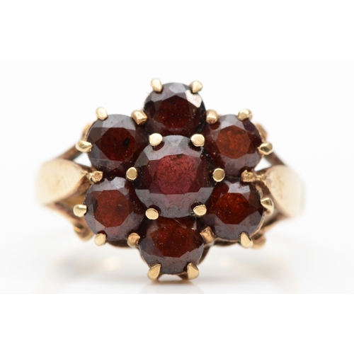 228 - A 9ct gold garnet floral cluster ring, J, 3.1gm.