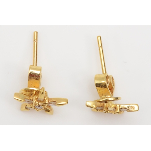 A pair of 18k gold diamond star stud earrings, 8mm, 1.3gm.