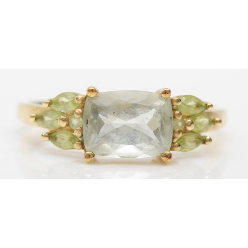 255 - A 9ct gold blue quartz and peridot dress ring, T, 2.4gm.