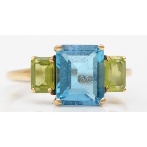 256 - A 9ct gold blue topaz and peridot dress ring, T-U, 2.7gm.