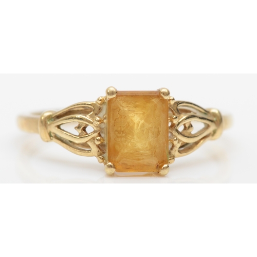 262 - A 9ct gold citrine dress ring, T, 2gm.